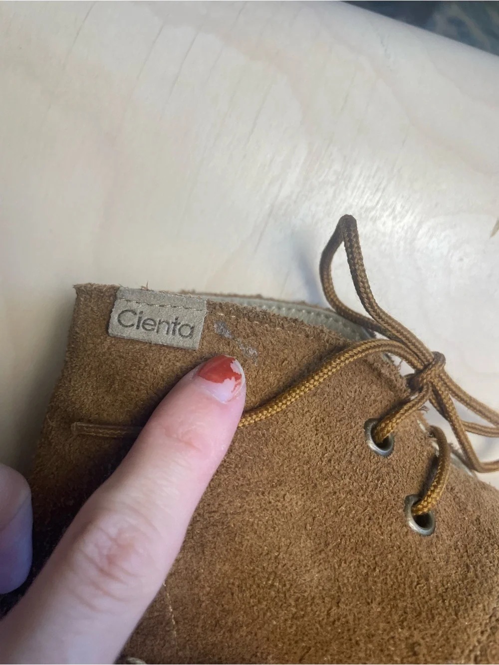 Cienta comfortable suede